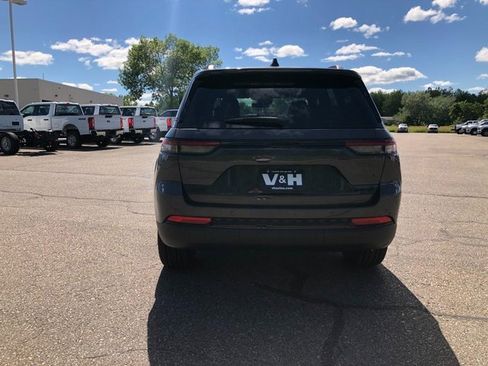 New 2025 Jeep Grand Cherokee Limited w/ Black Appearance Package image 6