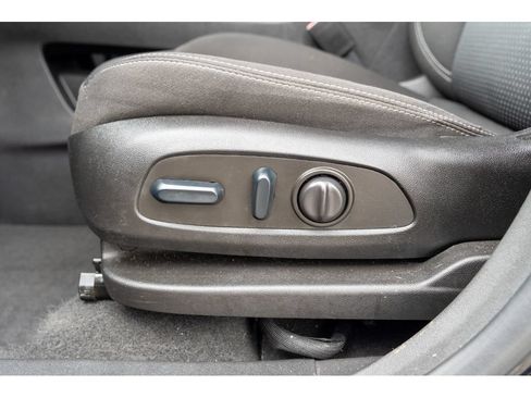 Used 2023 GMC Terrain SLE w/ Driver Convenience Package FWD image 15