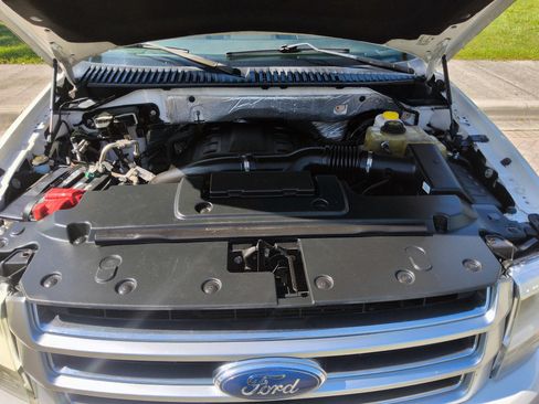 Used 2017 Ford Expedition Platinum RWD image 45