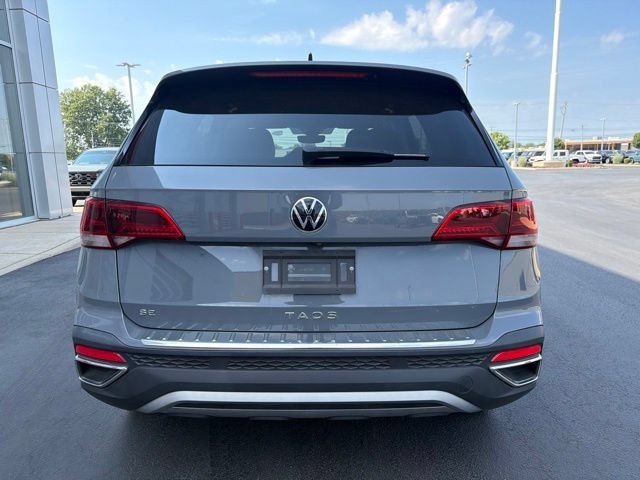 Used 2023 Volkswagen Taos SE w/ Panoramic Sunroof Package FWD image 6