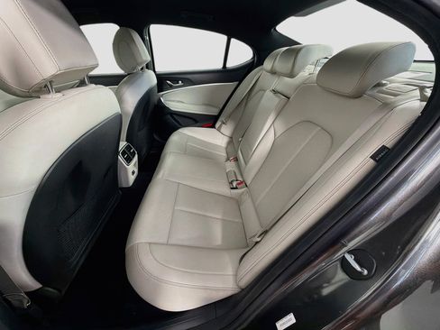 Used 2025 Genesis G70 2.5T RWD image 29