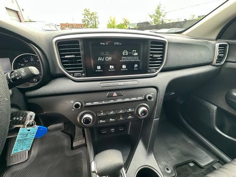 Used 2020 Kia Sportage LX AWD/4WD image 16
