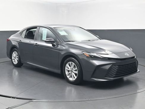 Used 2026 Toyota Camry LE FWD image 8