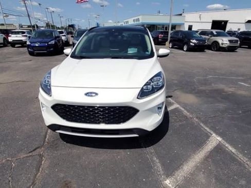 Used 2020 Ford Escape Titanium AWD/4WD image 3