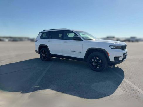 New 2025 Jeep Grand Cherokee L Limited w/ Black Appearance Package image 15