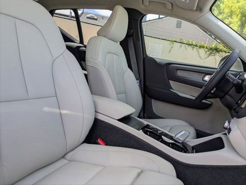 Used 2023 Volvo XC40 B5 Plus w/ Driver Assist Package image 24