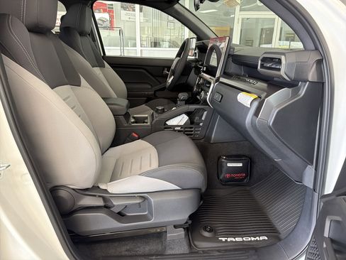 New 2025 Toyota Tacoma TRD Off-Road AWD/4WD image 37