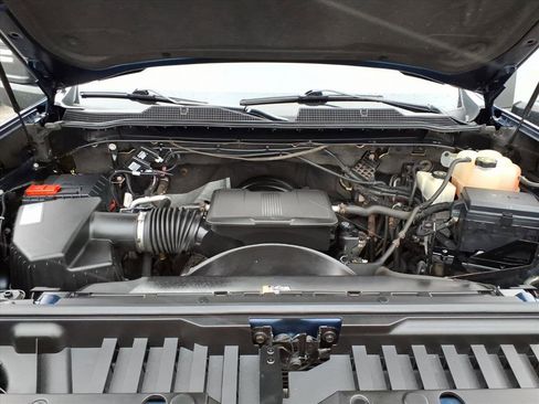 Used 2020 Chevrolet Silverado 2500 Custom w/ Custom Value Package image 12