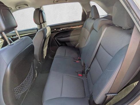 Used 2013 Kia Sorento LX FWD image 16