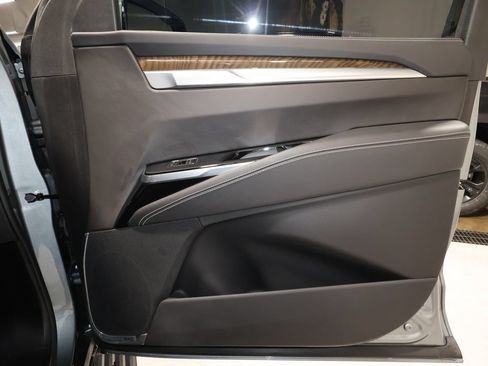Used 2026 Cadillac Escalade ESV Platinum Sport w/ LPO, ONYX Package AWD/4WD image 20