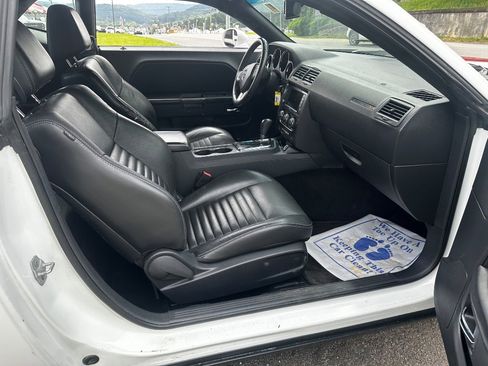 Used 2013 Dodge Challenger SXT image 24