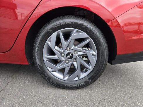 Used 2024 Hyundai Elantra Blue image 35