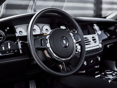 Used 2018 Rolls-Royce Dawn RWD image 36