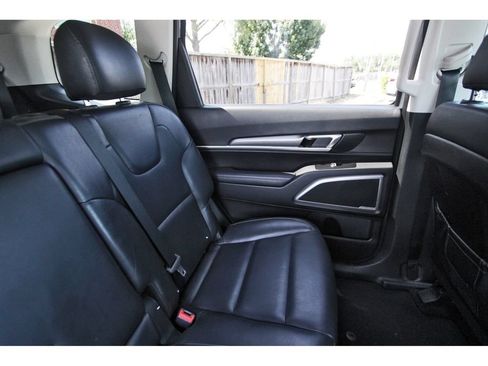 Used 2021 Kia Telluride LX FWD image 13