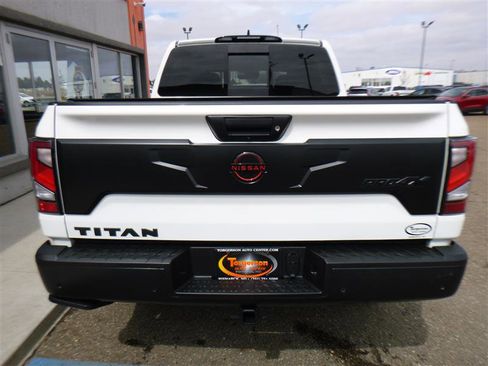 Used 2024 Nissan Titan PRO-4X w/ Pro-4x Convenience Package image 23