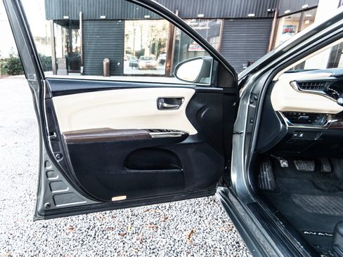 Used 2013 Toyota Avalon XLE Premium image 31