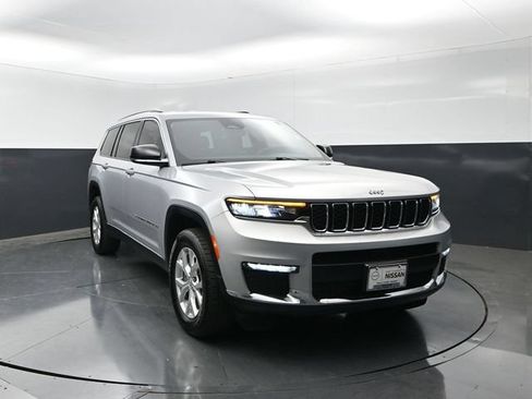 Used 2023 Jeep Grand Cherokee L Limited AWD/4WD image 5