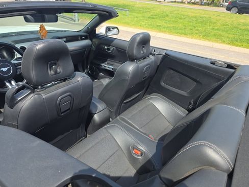 Used 2022 Ford Mustang Premium image 12