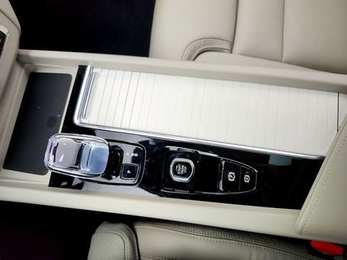 New 2026 Volvo XC60 B5 Ultra w/ Climate Package AWD/4WD image 26