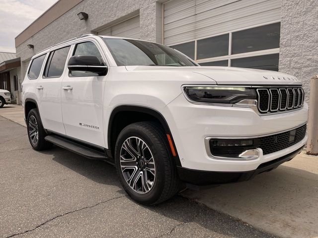 Used 2025 Jeep Wagoneer 4WD image 10