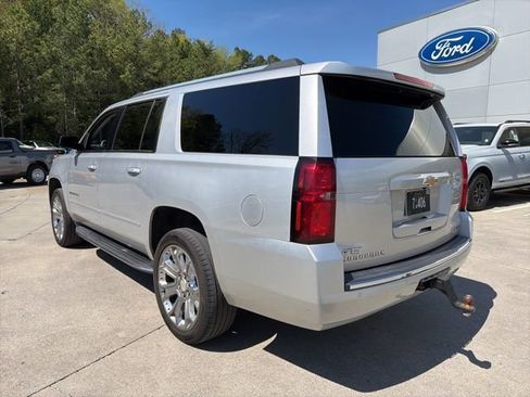 Used 2017 Chevrolet Suburban Premier image 16