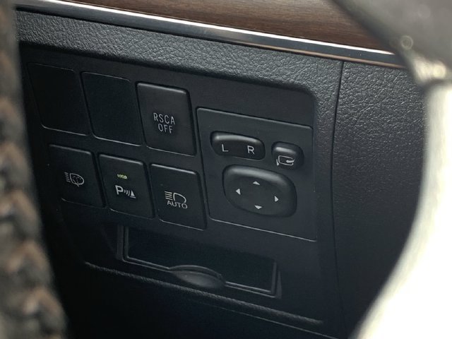 Used 2016 Toyota Land Cruiser AWD/4WD image 15