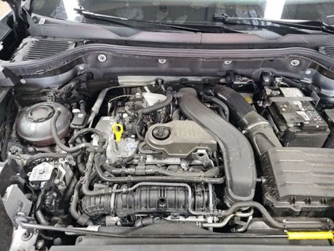 Used 2025 Volkswagen Taos SE image 18