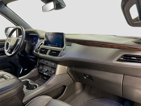 Used 2024 Chevrolet Suburban Premier AWD/4WD image 30