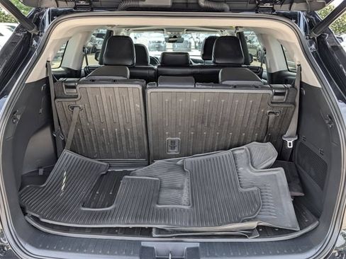 Used 2023 Toyota Highlander XLE AWD/4WD image 29