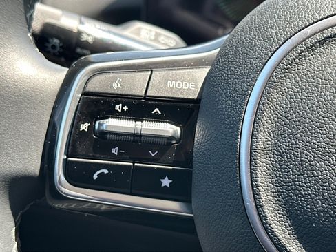 Used 2025 Kia Sorento S w/ Panoramic Sunroof Package image 11