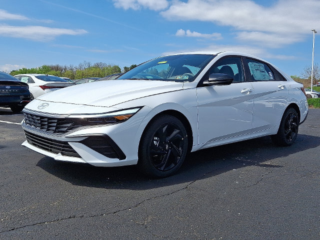 New 2026 Hyundai Elantra Sport FWD image 2