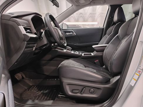 Used 2023 Mitsubishi Outlander SE image 54