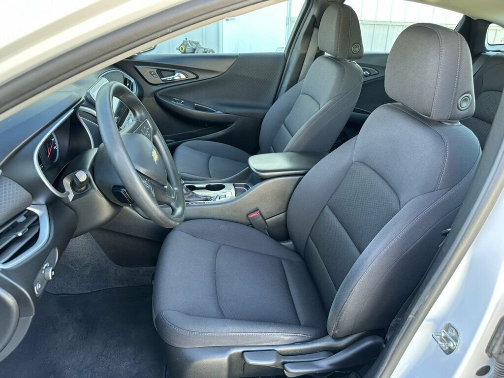 Used 2023 Chevrolet Malibu LS FWD image 19