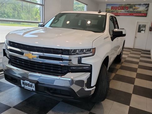 Used 2019 Chevrolet Silverado 1500 LT w/ All-Star Edition AWD/4WD image 2