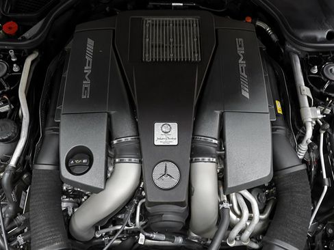 Used 2015 Mercedes-Benz SL 63 AMG w/ Driver Assistance Package image 25