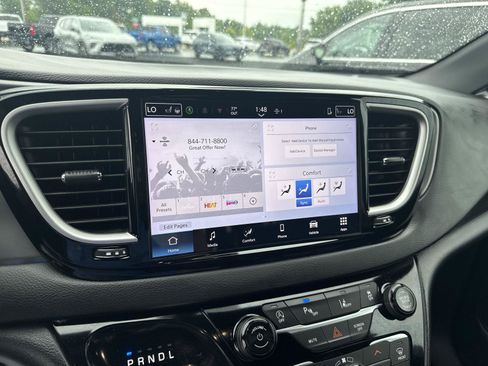 Used 2025 Chrysler Pacifica Select FWD image 22