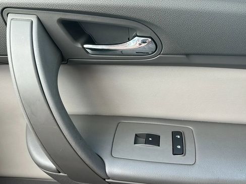 Used 2016 GMC Acadia SLE image 40