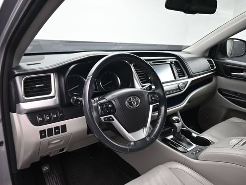 Used 2016 Toyota Highlander Limited w/ Driver Technology Package AWD/4WD image 14