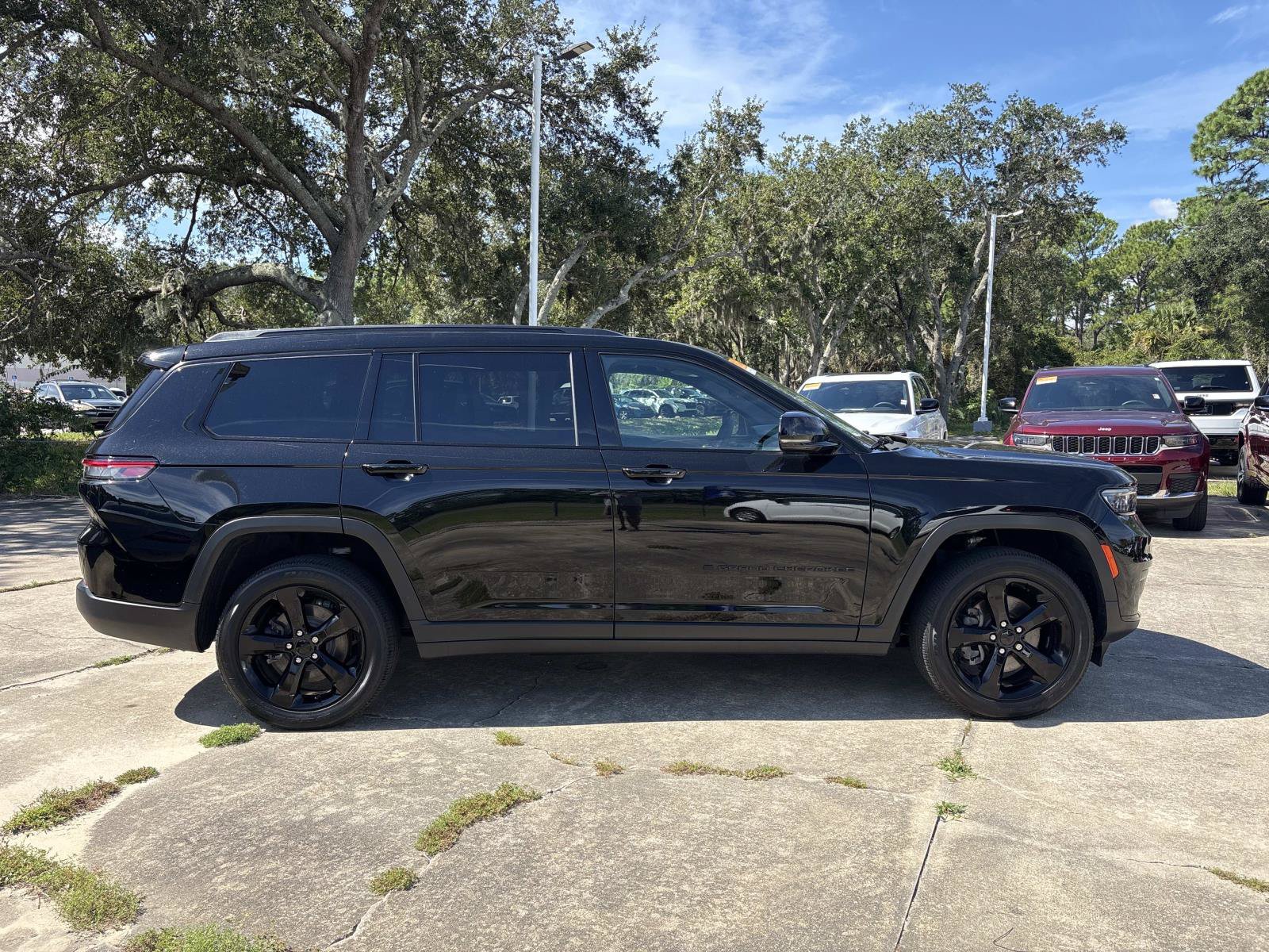 Certified 2024 Jeep Grand Cherokee L Laredo RWD image 2