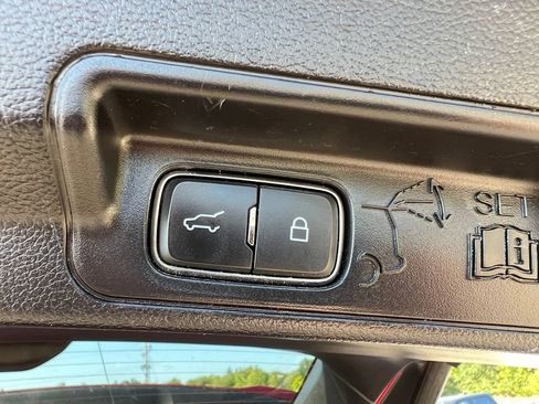 Used 2021 Ford Explorer XLT w/ Equipment Group 202A AWD/4WD image 23