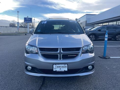 Used 2018 Dodge Grand Caravan GT image 2