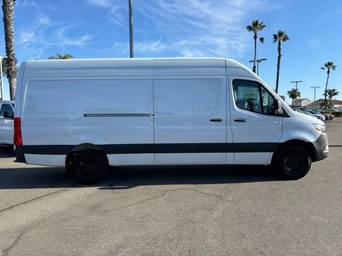 Used 2025 Mercedes-Benz Sprinter 2500 image 2