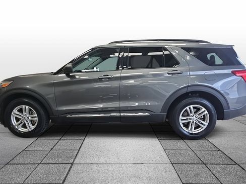 Used 2023 Ford Explorer XLT w/ Equipment Group 202A image 8