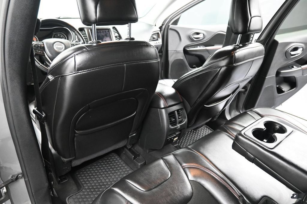 Used 2019 Jeep Cherokee Trailhawk w/ Cold Weather Group AWD/4WD image 27