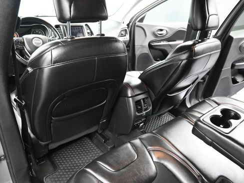 Used 2019 Jeep Cherokee Trailhawk w/ Cold Weather Group AWD/4WD image 27