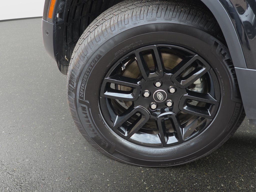 Certified 2025 Land Rover Defender 110 S AWD/4WD image 33