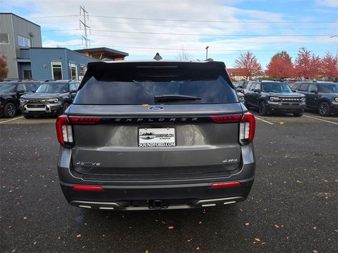 New 2025 Ford Explorer Active w/ Active Comfort Package image 6