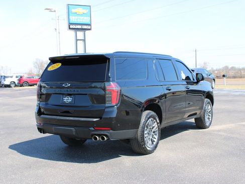 Used 2025 Chevrolet Suburban Z71 image 9