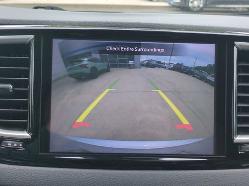 Used 2023 Chrysler Pacifica Touring-L FWD image 24