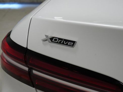 Used 2025 BMW 530i xDrive w/ Premium Package AWD/4WD image 24